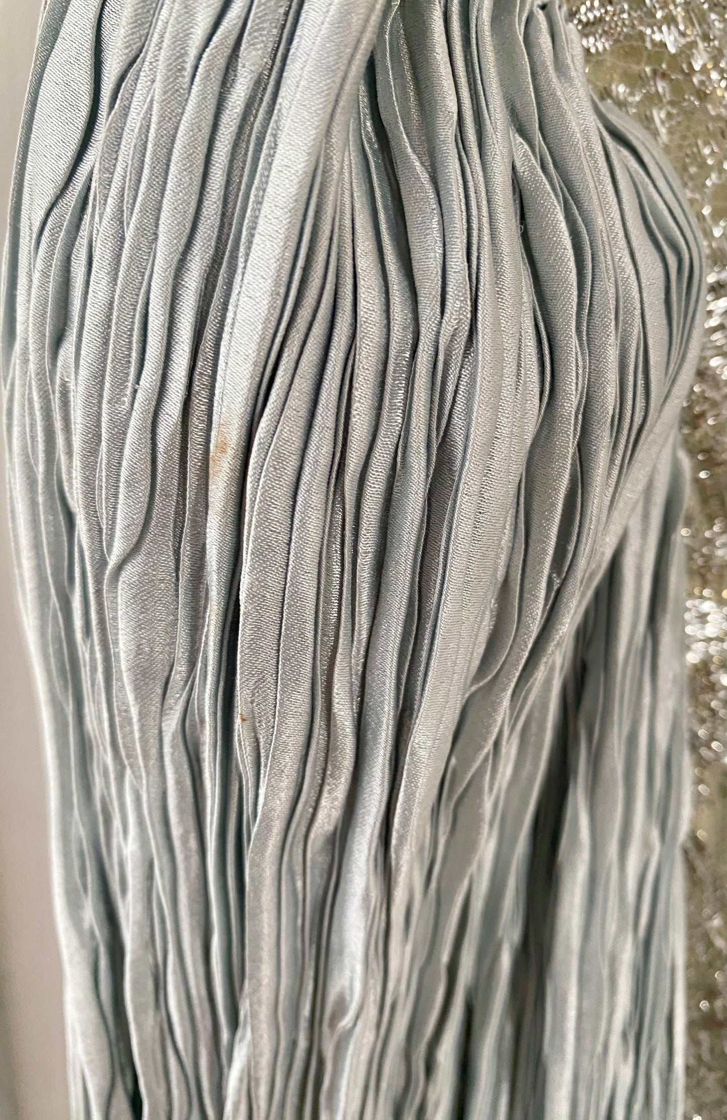 MARY MCFADDEN, 1980s SILVER METALLIC PLEATED KNEE LENGTH LS DRESS