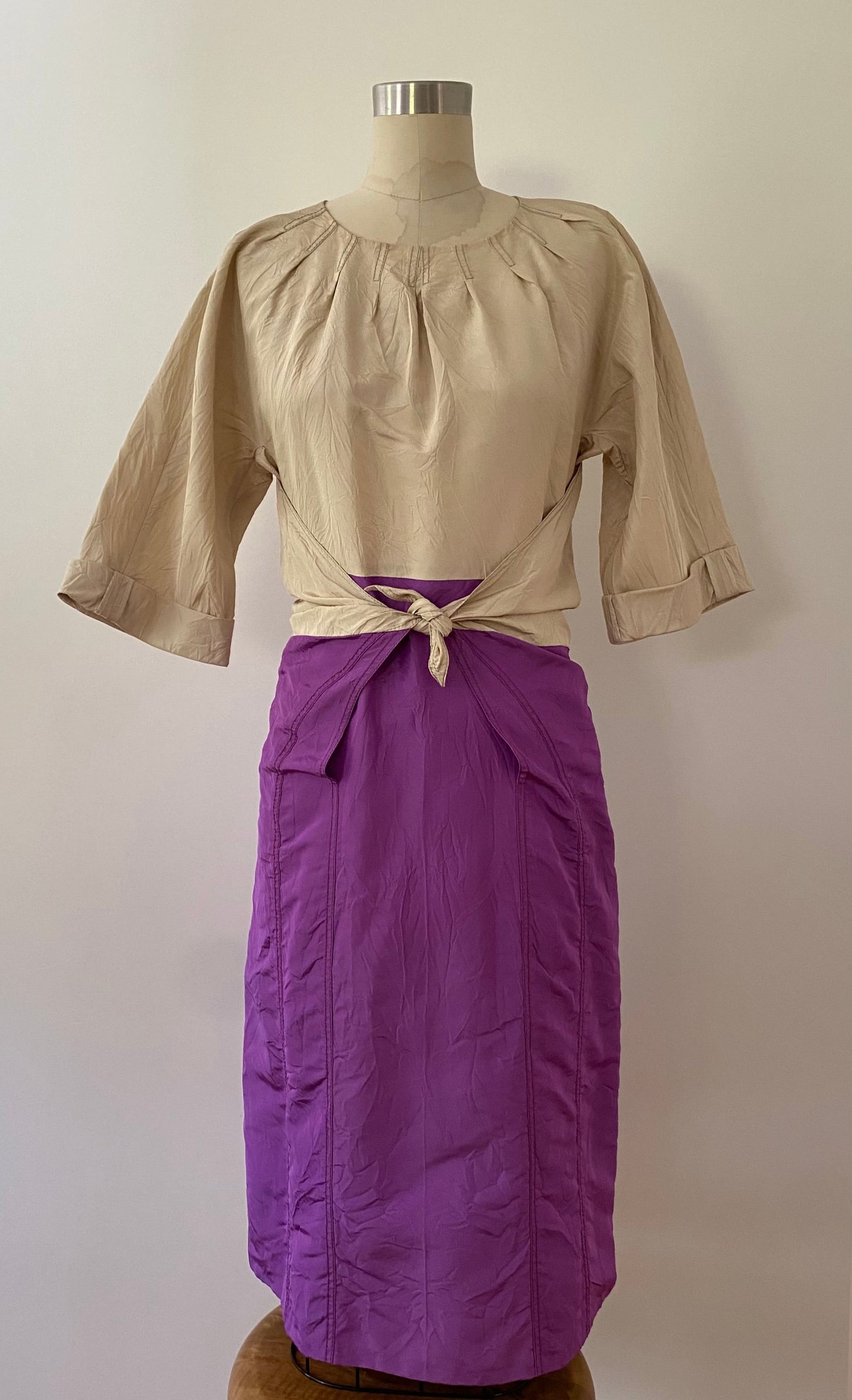 RICHARD CHAI, 1980s PURPLE AND NEUTRAL COLORED KNEE LENGTH DRESS