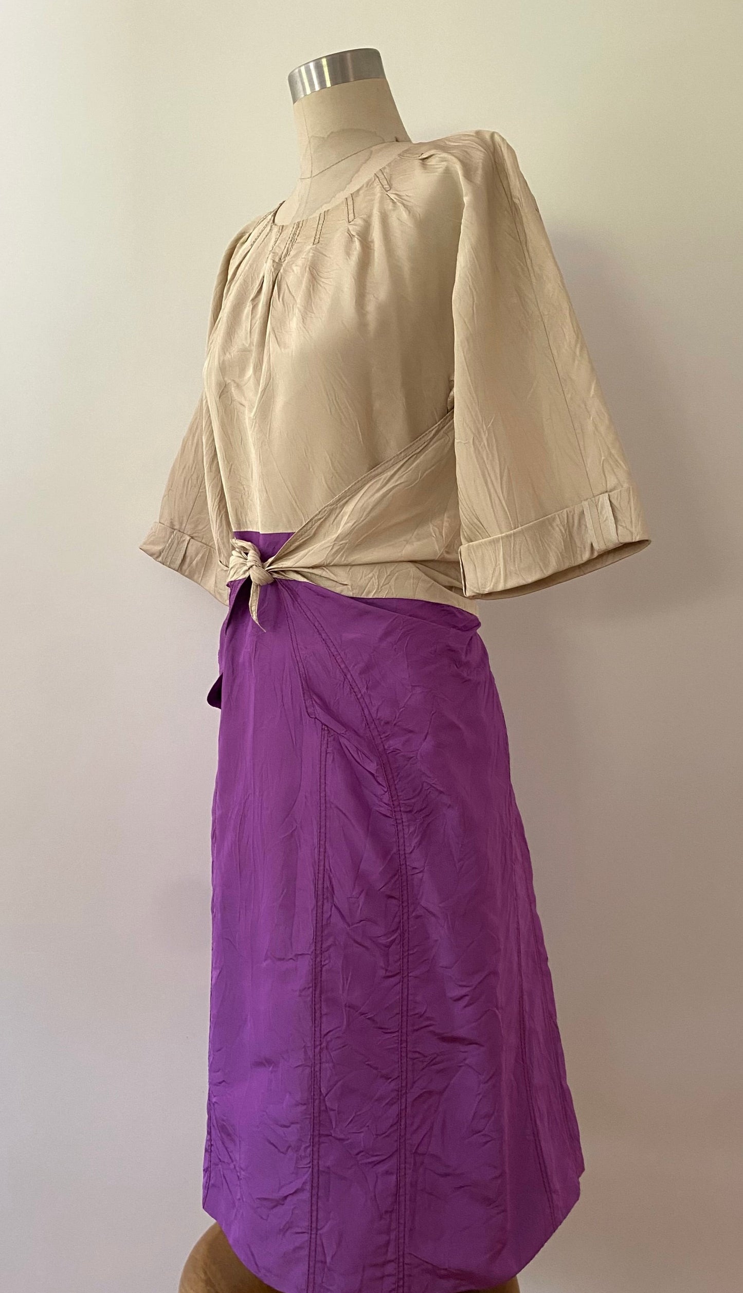 RICHARD CHAI, 1980s PURPLE AND NEUTRAL COLORED KNEE LENGTH DRESS